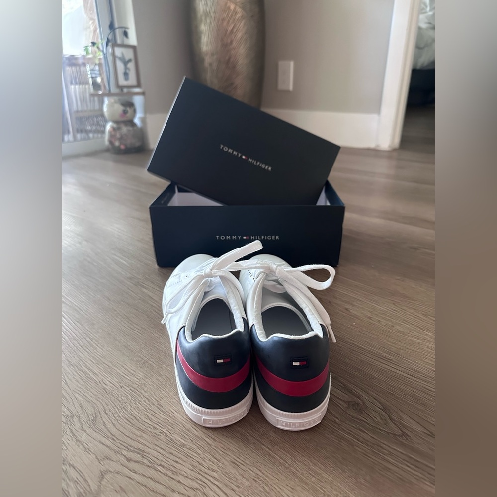 Tommy Hilfiger Laddin Lace Up Sneakers - Picture 4 of 8